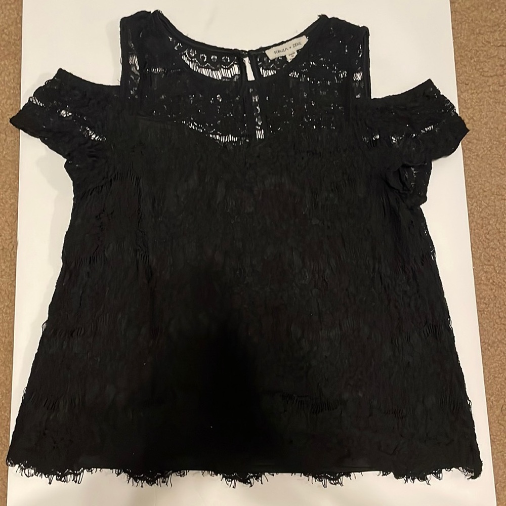 open shoulder lacy blouse